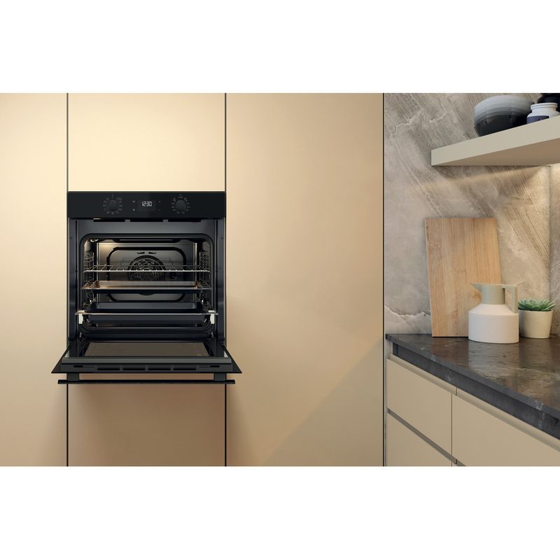 Whirlpool Horno Encastre OMK58HU1B Eléctrico A + Lifestyle frontal open