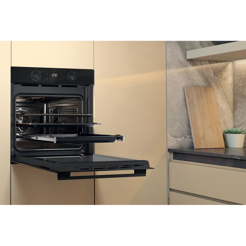 Whirlpool Horno Encastre OMK58HU1B Eléctrico A + Lifestyle perspective open