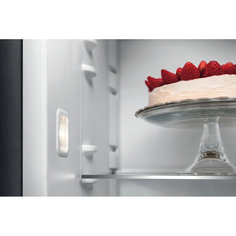 Whirlpool Refrigerador Encastre ARG 18082 Blanco Lifestyle detail