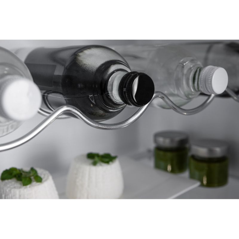 Whirlpool Refrigerador Encastre ARG 180702 Blanco Lifestyle detail